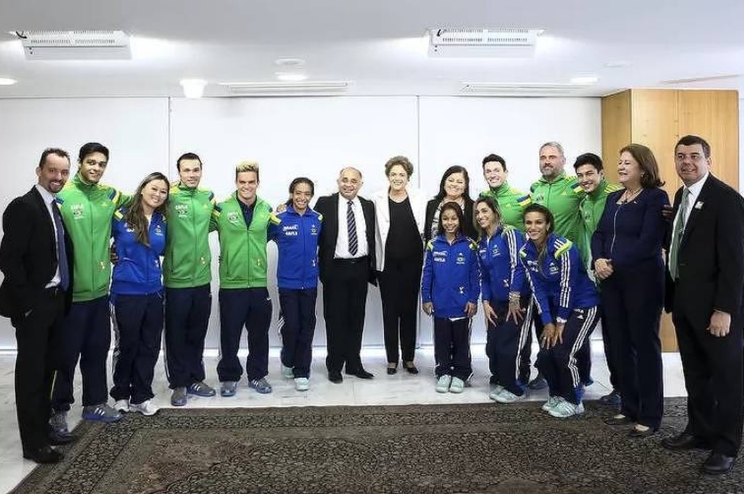 BBB 25: Após foto com Bolsonaro viralizar, Diego Hypólito divulga fotos com Lula e Dilma Assessoria diz que atleta não é bolsominion