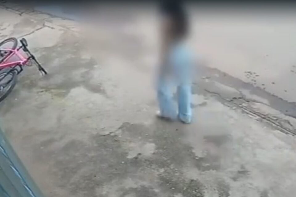 Motorista persegue adolescente enquanto se toca, em Alto Paraíso