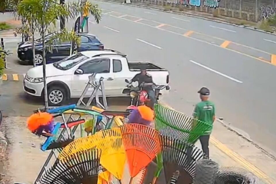 Comerciante reage a assalto e impede roubo de moto em Goiânia