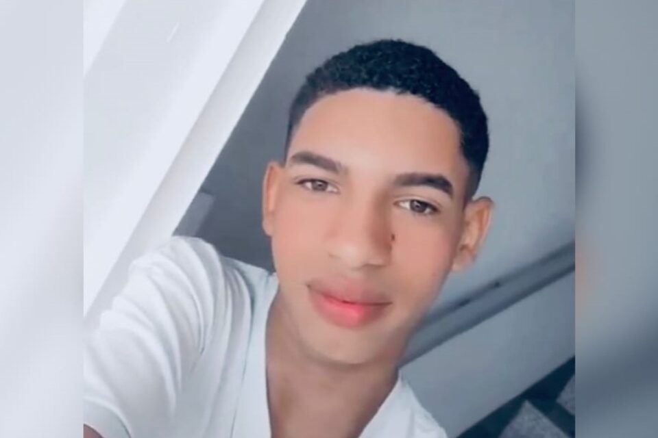A imagem mostra a foto de um jovem quilombola Kalunga de Goiás que conquistou nota 920 na redação do Enem