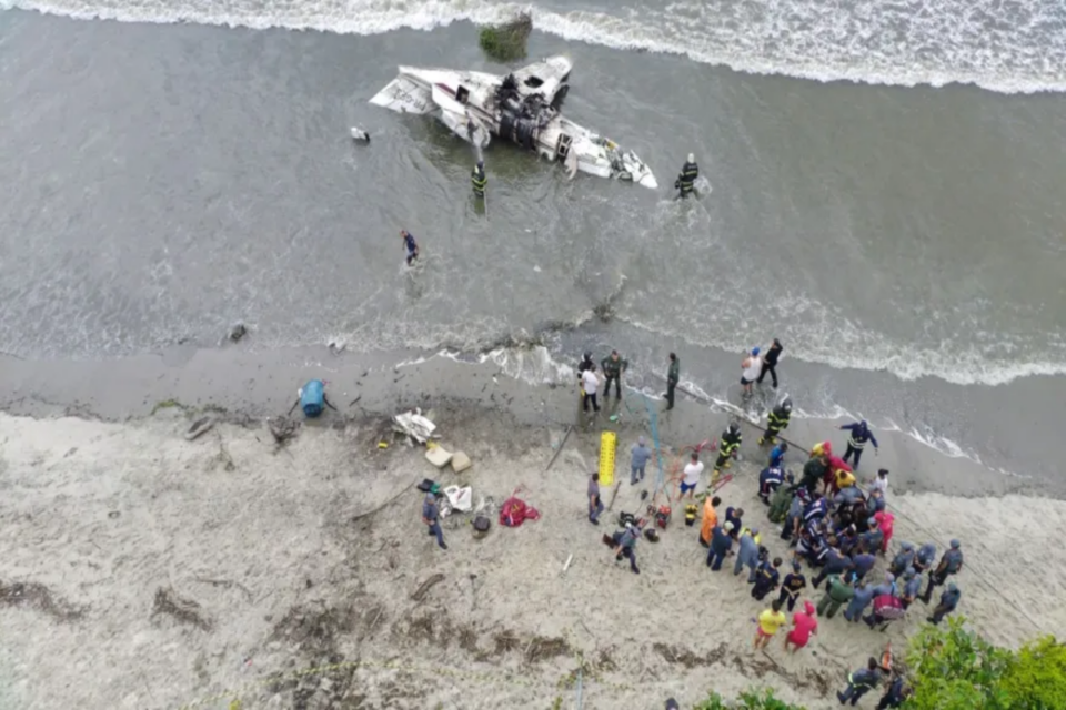 Destroços de avião que caiu em Ubatuba (Foto: reprodução)