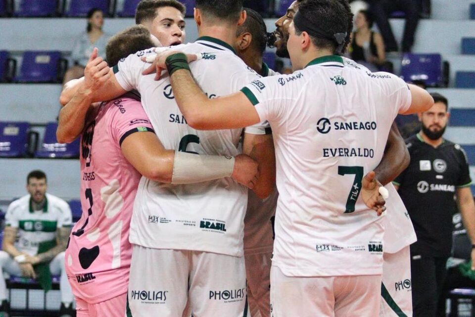 Goiás joga bem mas perde para Praia Clube