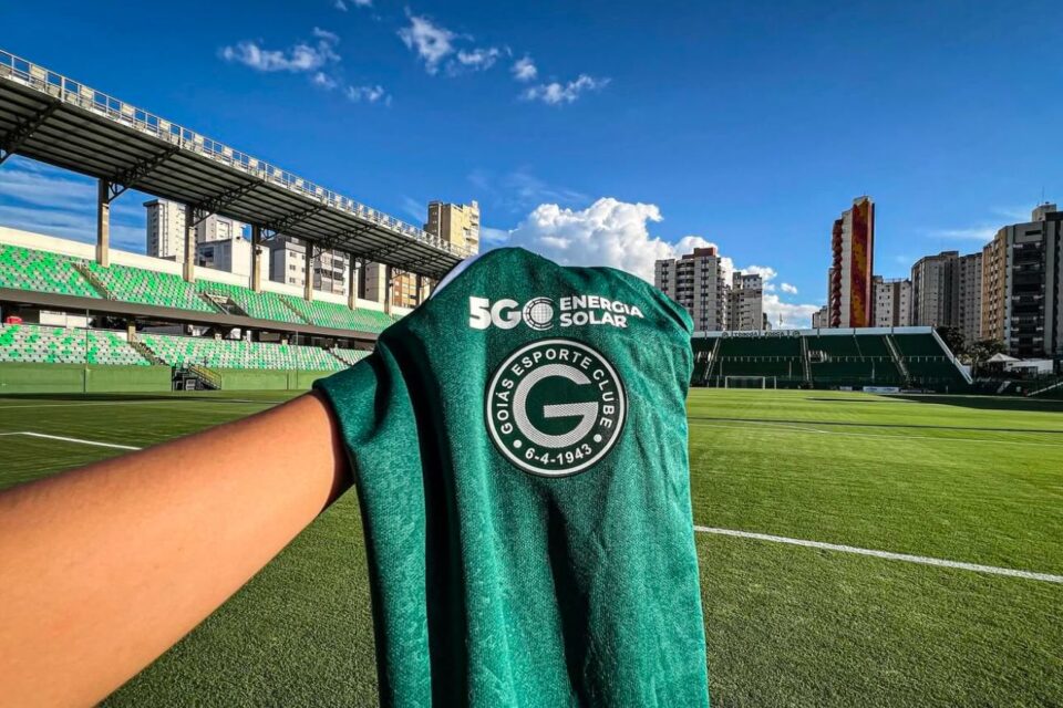Goiás e Atlético GO se enfrentam neste domingo