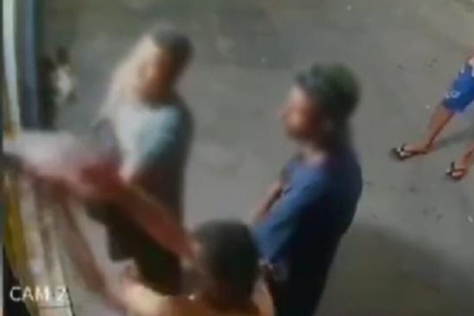 Irmãos são presos por matar homem após discussão em distribuidora de bebidas, em Senador Canedo