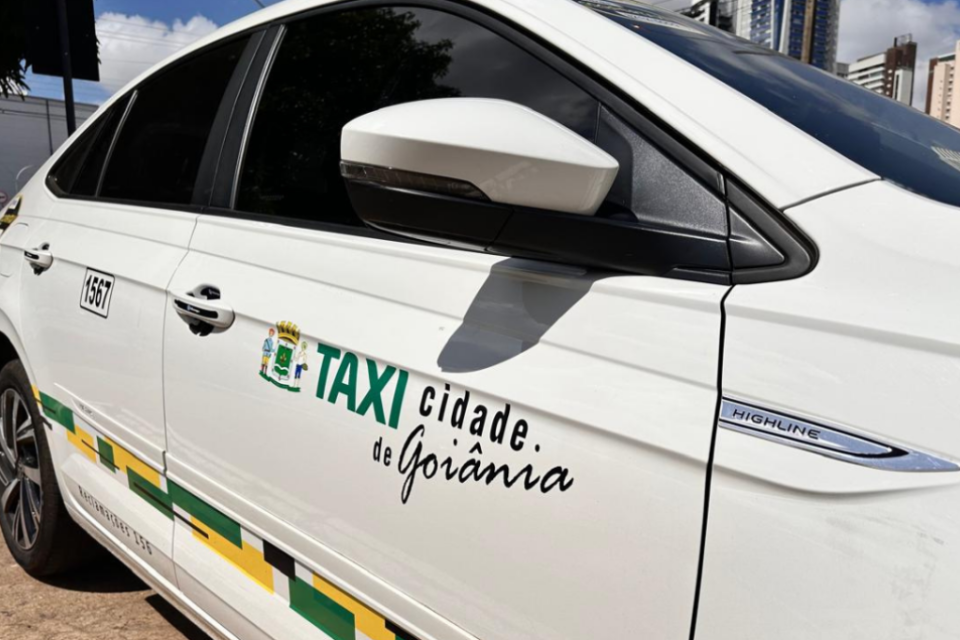 Ação pública contesta a utilização de veículos com registro de sinistro como táxi em Goiânia