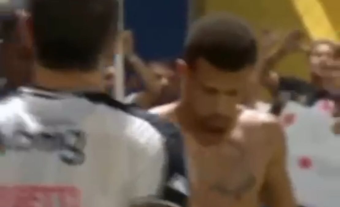 João Victor discute com torcedor