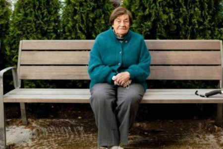 Mayya Gil em entrevista ao New York Times, após perder o marido para a covid-19, em 2020 (Foto: Reprodução / News York Times)