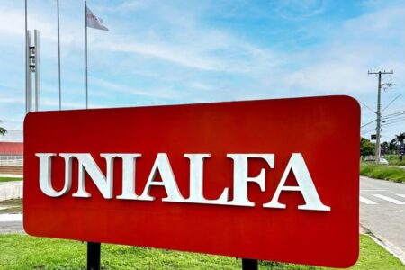 Alunos da Unialfa fazem ato por melhoras na comunicação e no sistema da universidade