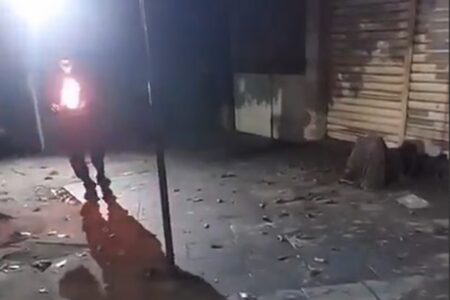Adolescente é apreendido suspeito de incendiar morador de rua no RJ e transmitir ao vivo vítima dormia em uma calçada