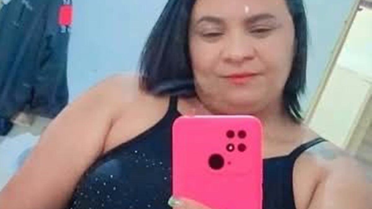 Moradora de Caldas Novas é a primeira vítima de feminicídio do ano em Goiás Silvânia de Castro foi morta a facadas dentro de sua própria casa