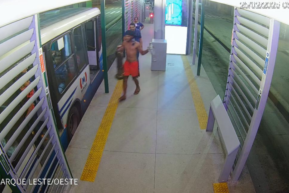 Homem é preso suspeito de furtar imagens de museu e agredir pessoas em terminal de Goiânia