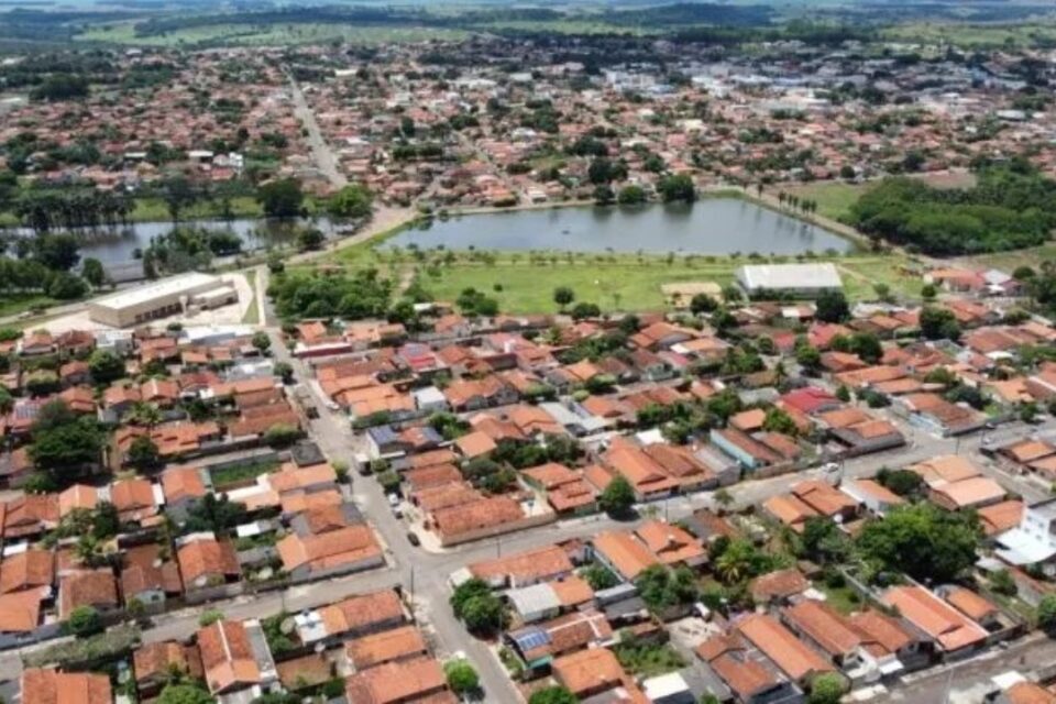 A imagem mostra uma foto da vista aérea da cidade de Pontalina em Goiás