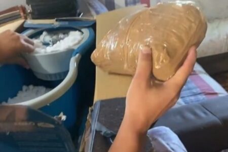 Homem é preso após encomendar esfregão recheado de maconha no DF A droga foi descoberta pela equipe de inteligência dos Correios