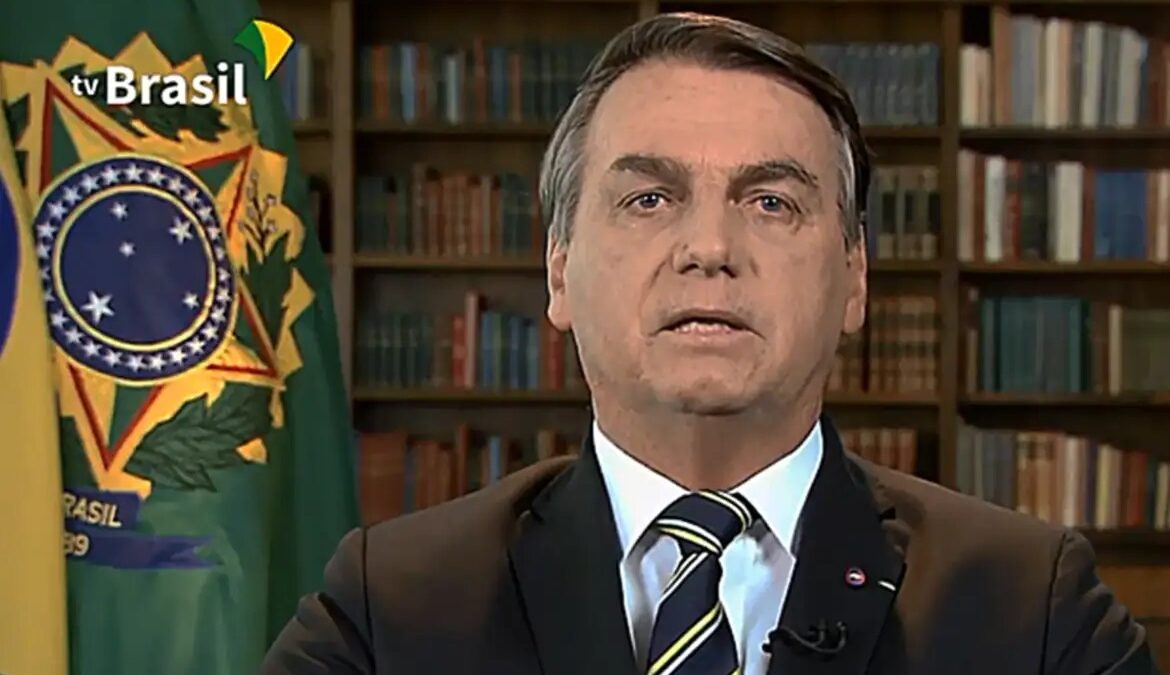 Defesa de Bolsonaro insiste em mais prazo para responder denúncia da PGR Advogados do ex-presidente querem ao menos 83 dias