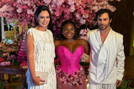 Jojo Todynho celebra aniversário com Michelle Bolsonoro e diz que vai entrar na política