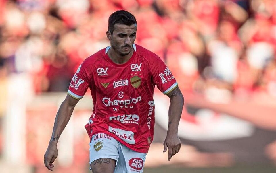 Vila anuncia retorno de Guilherme Parede
