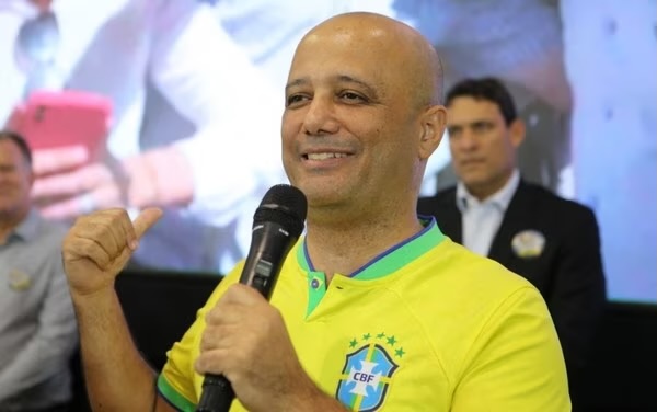Vitor Hugo anuncia condecorações a Bolsonaro por defesa do agronegócio e do conservadorismo