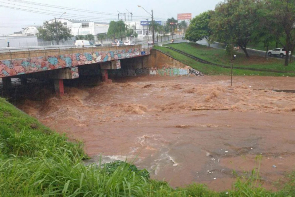 Prefeitura anuncia interdições preventivas na Marginal Botafogo por risco de enchentes