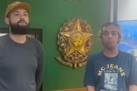 Phelipe Ferreira e Luckas Viana em vídeo gravado na embaixada do Brasil em Bangkok (Foto: Reprodução/ Instagram