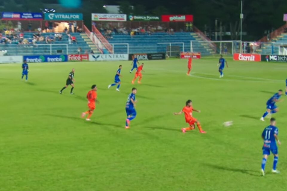 Jogo entre Goianésia e Abecat no Goianão