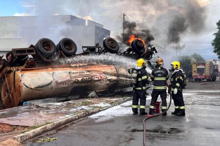 Quatro pessoas ficam feridas em acidente com caminhão tanque em Rio Verde
