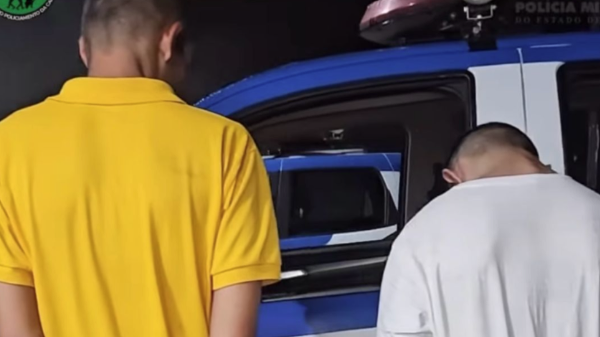 Dupla é presa por furto em comércios (Foto: Reprodução)