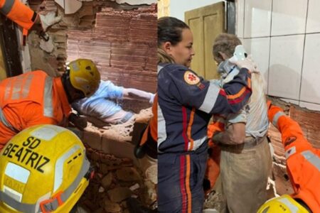 Idoso tenta salvar galinha e fica preso em parede; assista ao vídeo Corpo de Bombeiros precisou fazer um corte por dentro do cômodo da casa