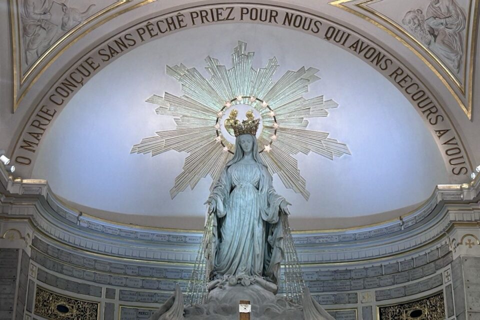 Imagem de Nossa Senhora das Graças vem da França para o Goiânia