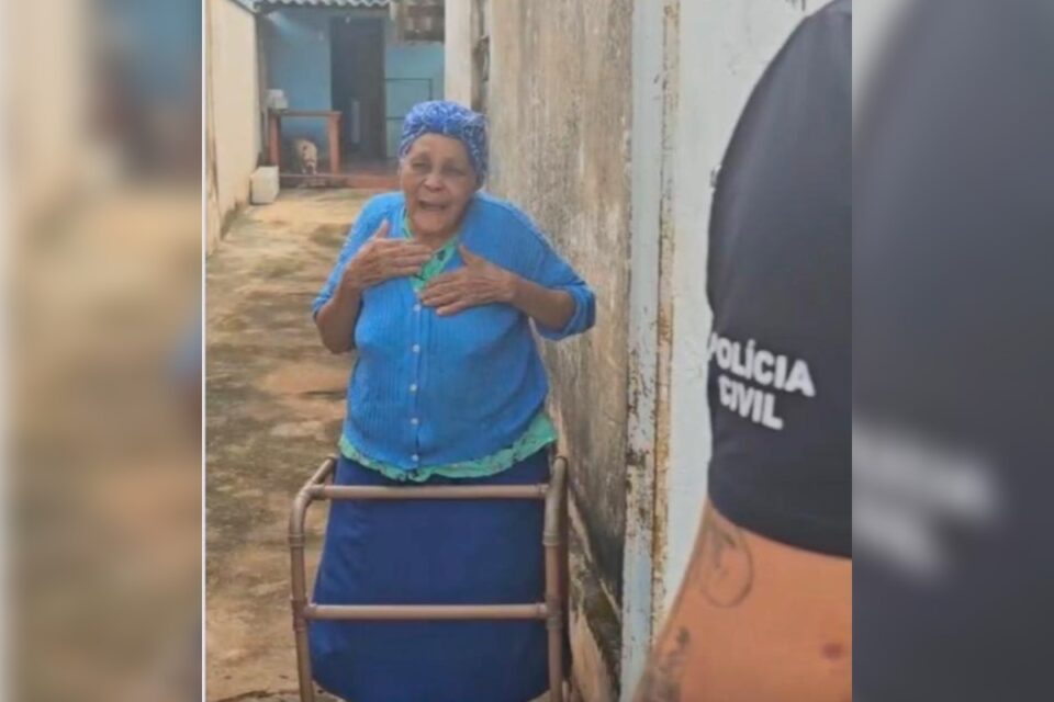 'Minha amiguinha': idosa se emociona ao reencontrar cadela furtada, em Anápolis