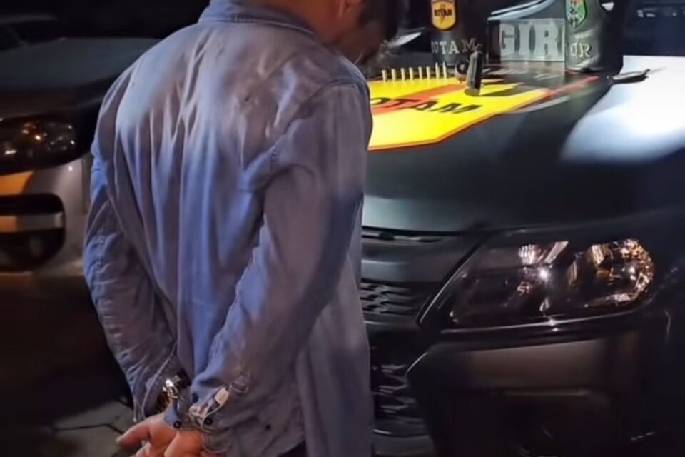 PM é baleado pelo ex marido da atual namorada em Goiânia O autor dos disparos foi preso em flagrante ao escapar