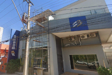 Clientes foram surpreendidos ao encontrarem a empresa fechada sem receberem suas encomendas (Foto: Reprodução: Google Street view)