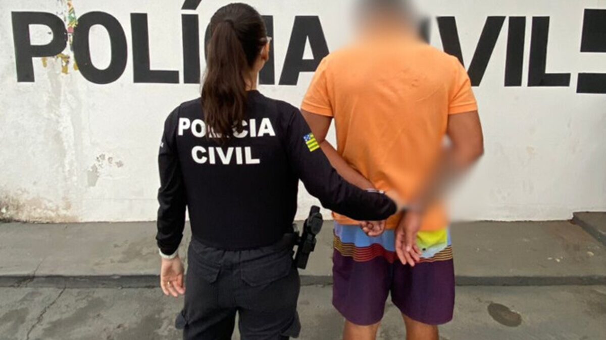 Homem furta R$ 50 mil do interior de carro parado em shopping de Aparecida