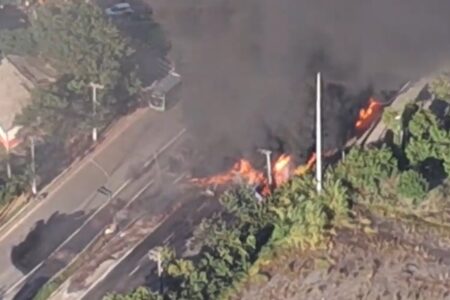Vídeos mostram momento em que avião cai e explode em avenida de São Paulo Aeronave se chocou contra um ônibus no momento do acidente