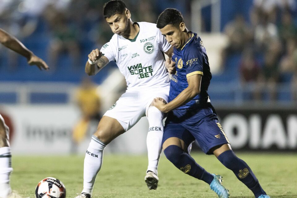 Goiás volta a vencer no Campeonato Goiano