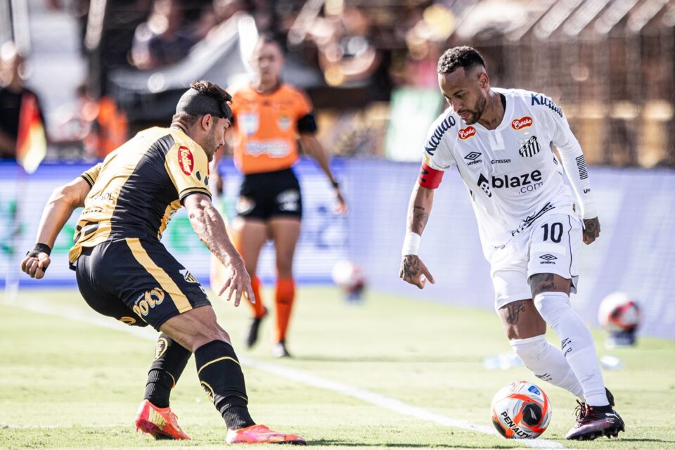 Neymar em jogo pelo Santos no Paulistão