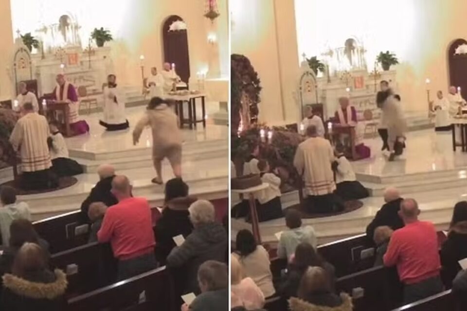 Padre é atacado por homem durante missa nos EUA; assista ao vídeo O homem foi preso e acusado de agressão e invasão de propriedade
