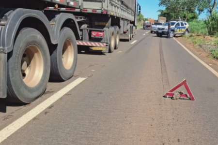 Acidente envolveu Saveiro e caminhão em Jataí (Foto: Reprodução)