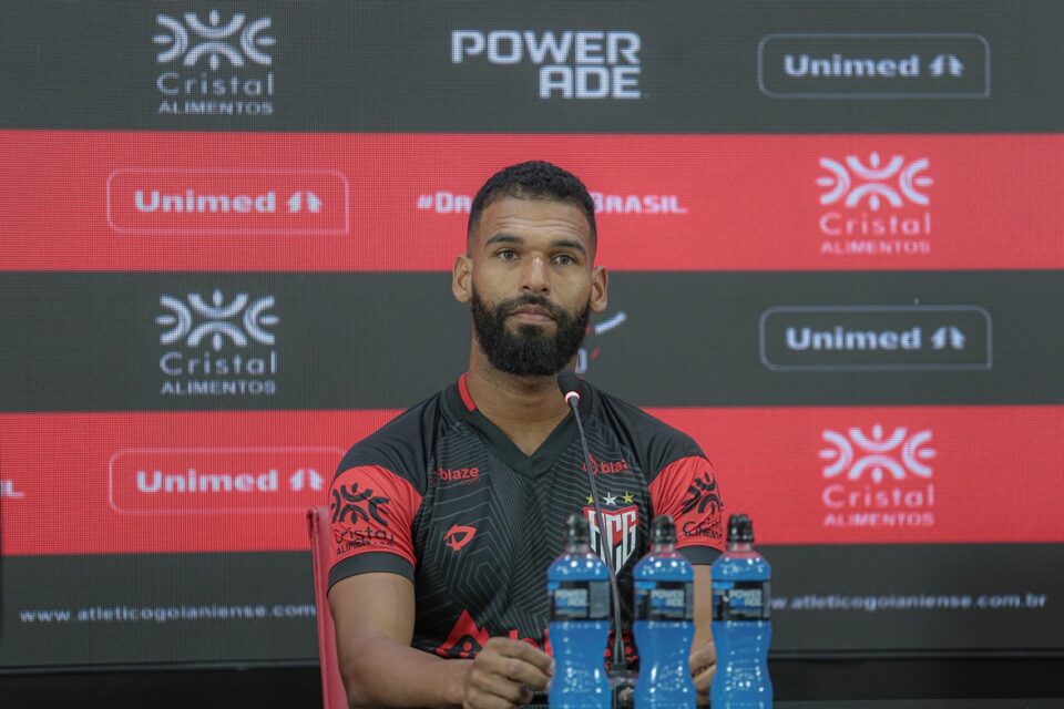 William Maranhão em coletiva do Atlético Goianiense