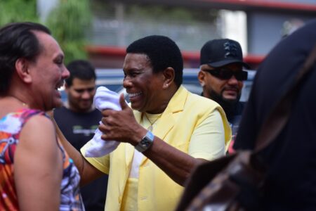 "Melhor do que cachê", diz Neguinho da Beija-Flor sobre receptividade do goiano