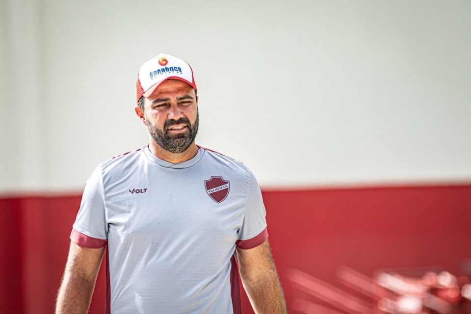 Rafael Lacerda em treino do Vila Nova