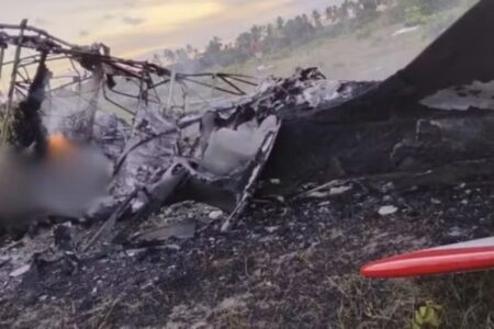 Avião cai no Sul da Bahia, mata empresário e deixa piloto ferido Acidente aéreo acontece três dias após queda da aeronave matar pessoas em SP
