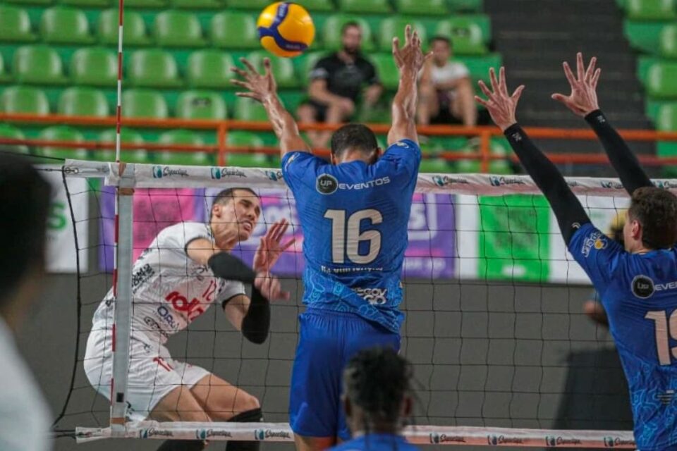 Neurologia encara Minas pela Superliga