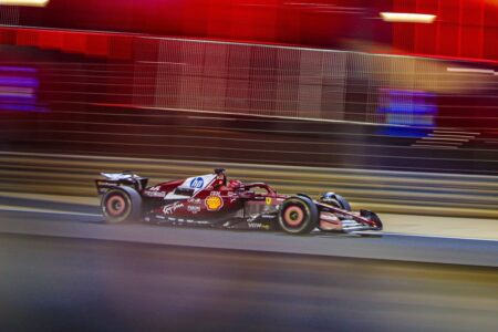 Ferrari fica a frente nos treinos