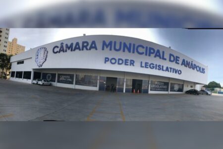 Corte em gabinetes vai economizar R$ 2,3 milhões ao ano, diz Câmara de Anápolis