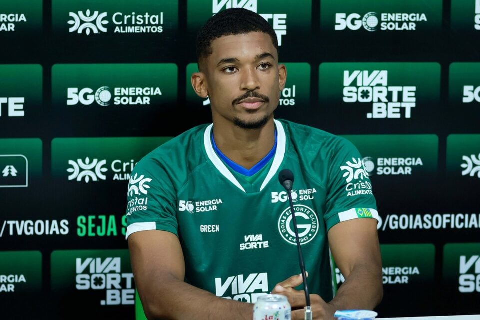 Welliton Matheus em apresentação no Goiás
