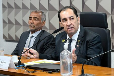 Kajuru e Romário na CPI das Apostas (Foto: Divulgação)