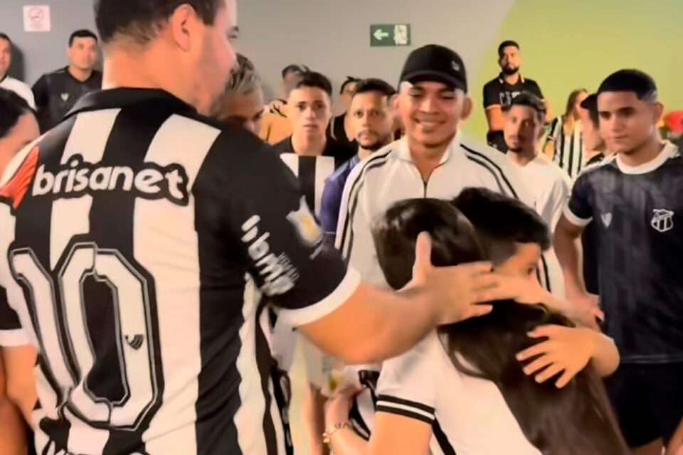 Torcida do Ceará ajuda mã e reencontrar filho