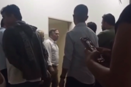 Prefeito Sandro Mabel discute com funcionário (Foto: Reprodução)