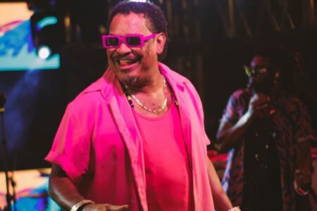 Compadre Washington é criticado após constranger fã transexual em show; vídeo Cena com o líder da banda “É o Tchan” aconteceu no Pará