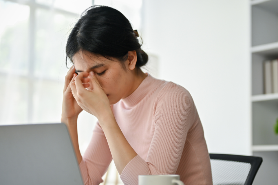 Empresas vão ser cobradas por saúde mental no trabalho a partir de maio